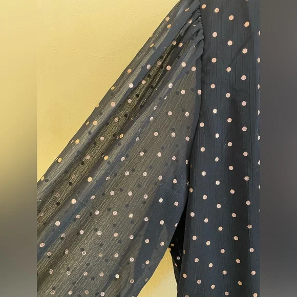 Black with Gold Polka Dot Long Sleeve V-Neck Blouse Sz-Medium - Picture 4 of 9
